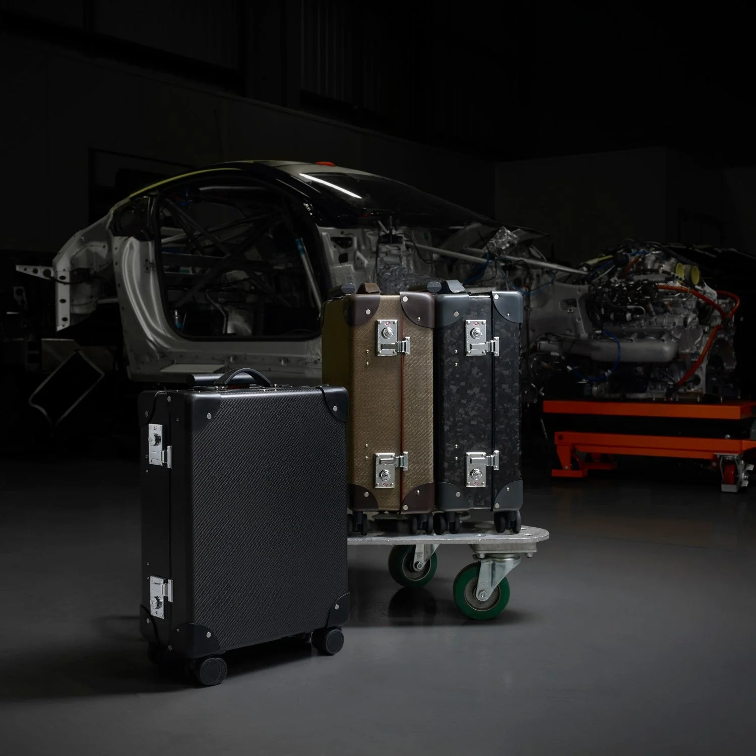 Carbon Fibre · Carry-On - 4 Wheels | Carbon Twill/Black/Chrome - Image 13