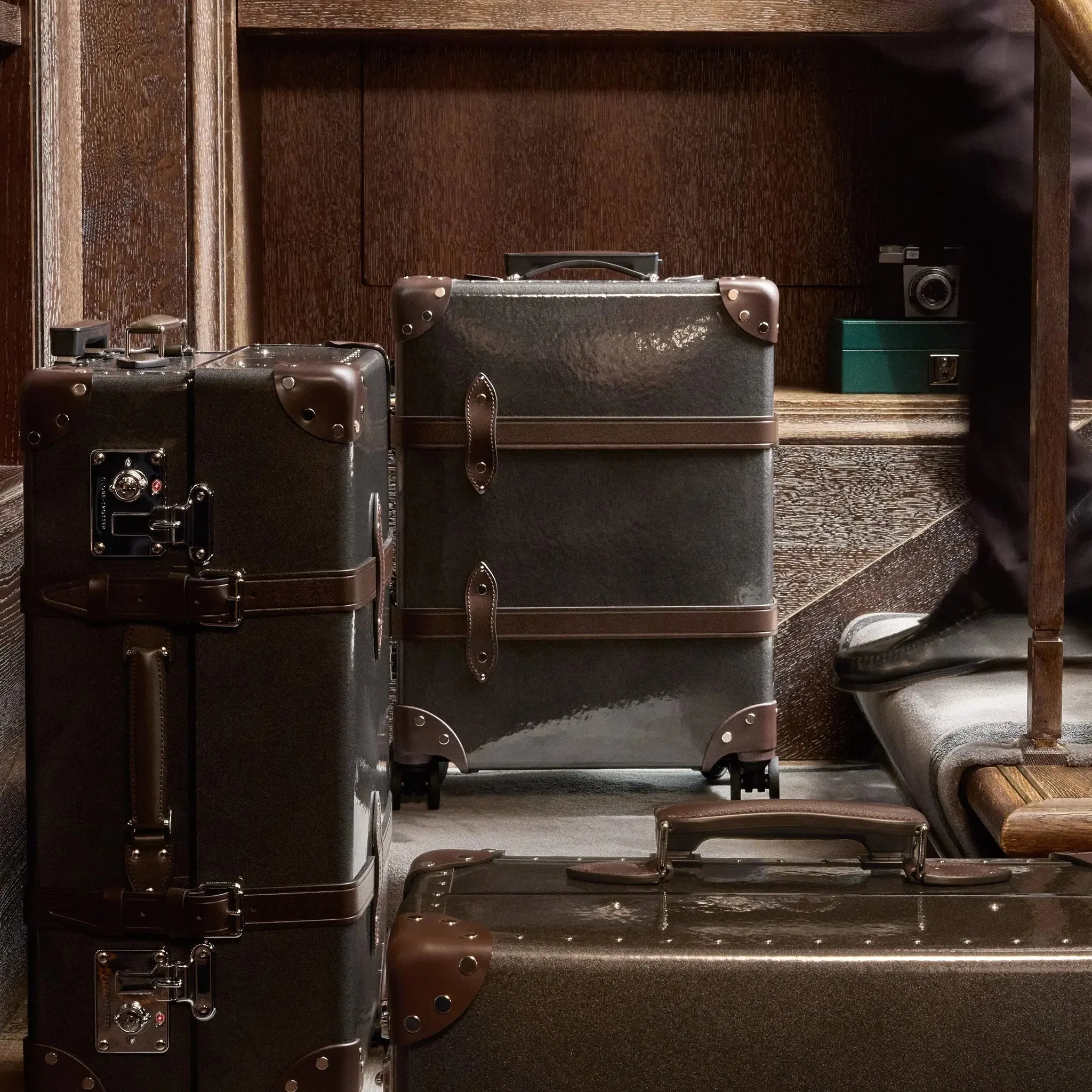 Caviar · Carry-On - 4 Wheels | Caviar/Chocolate/Chrome - Image 9