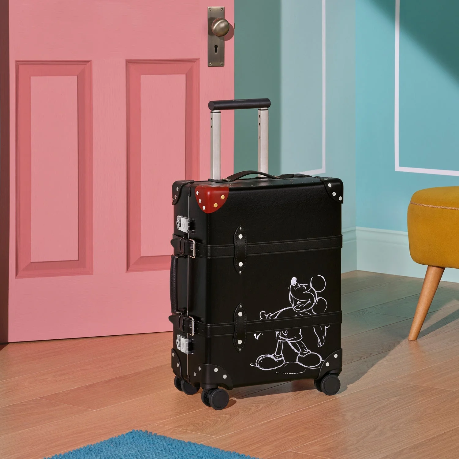 Disney · Carry-On - 4 Wheels | Black/Black/Chrome - Image 5