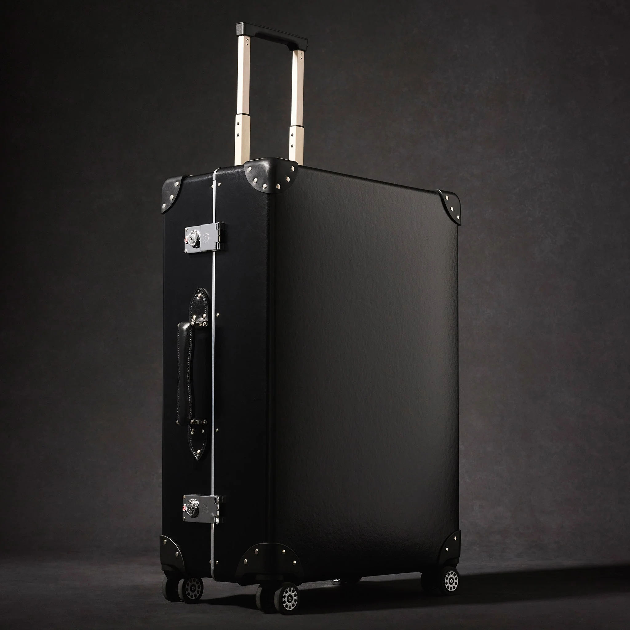 Metropolis · Large Check-In - 4 Wheels | Black/Black/Chrome - Image 4
