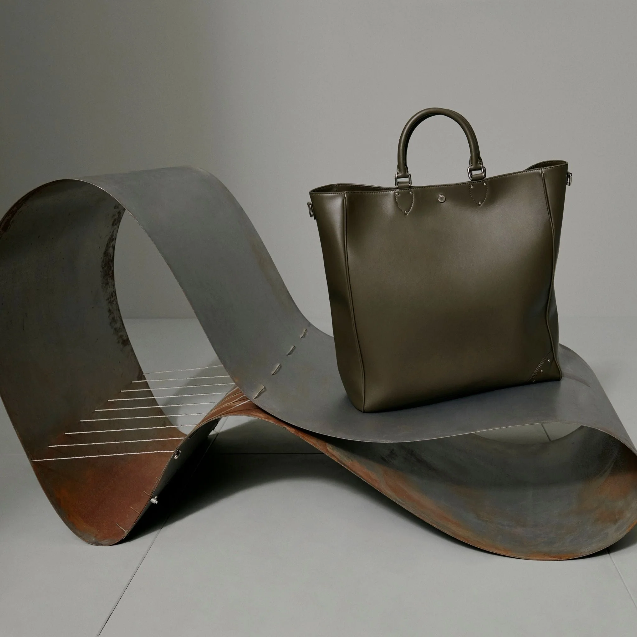 Metropolis · Tote Bag | Olive/Chrome - Image 8
