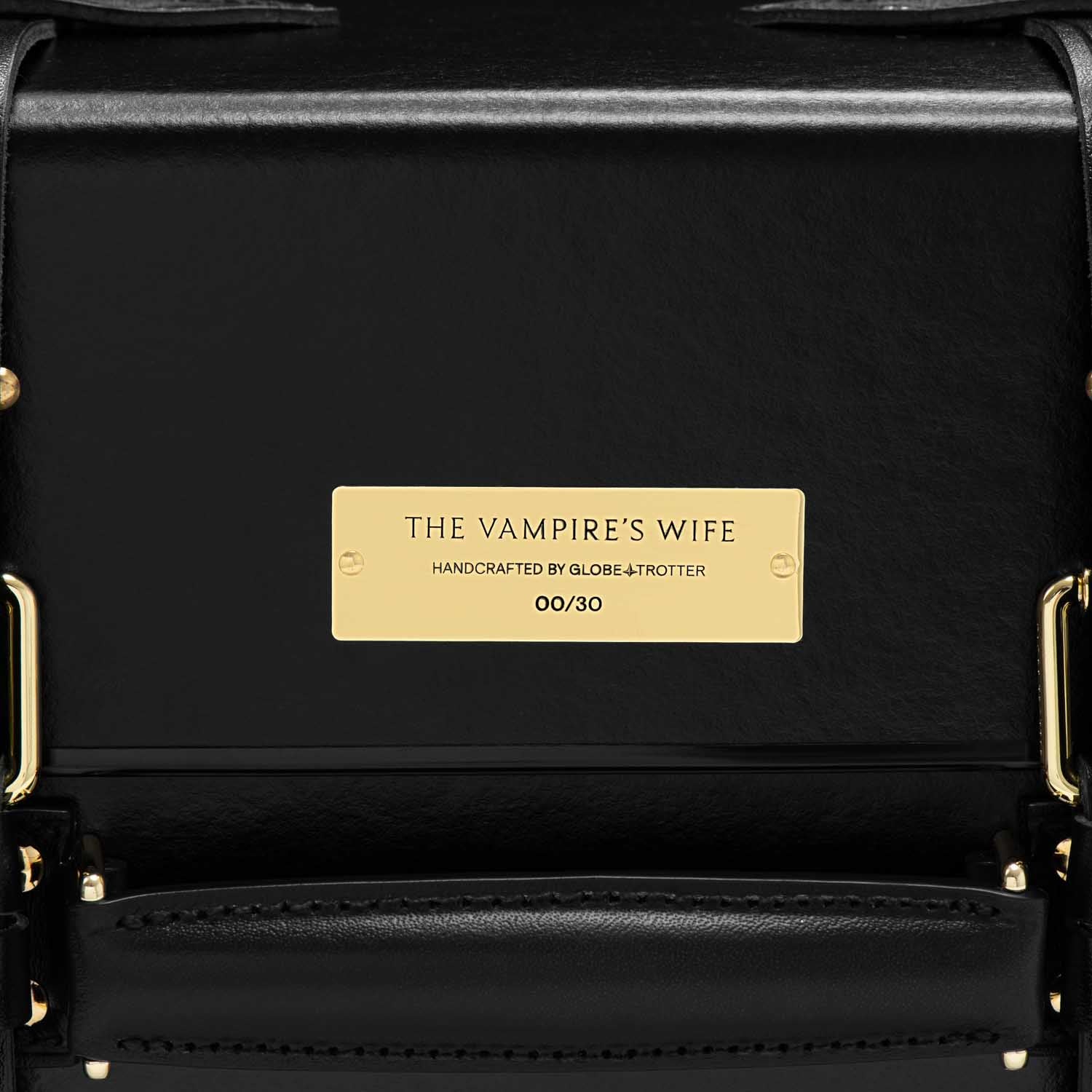 The Vampires Wife · Carry-On - 4 Wheels | Black/Black/Gold - Image 5