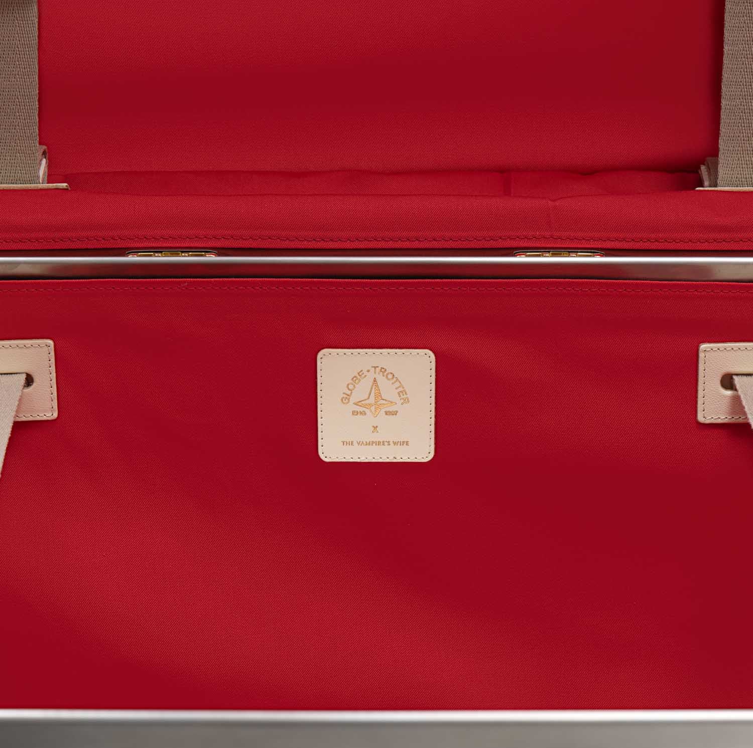 The Vampires Wife · XL Trunk - 4 Wheels | Ivory/Ivory/Gold - Image 3
